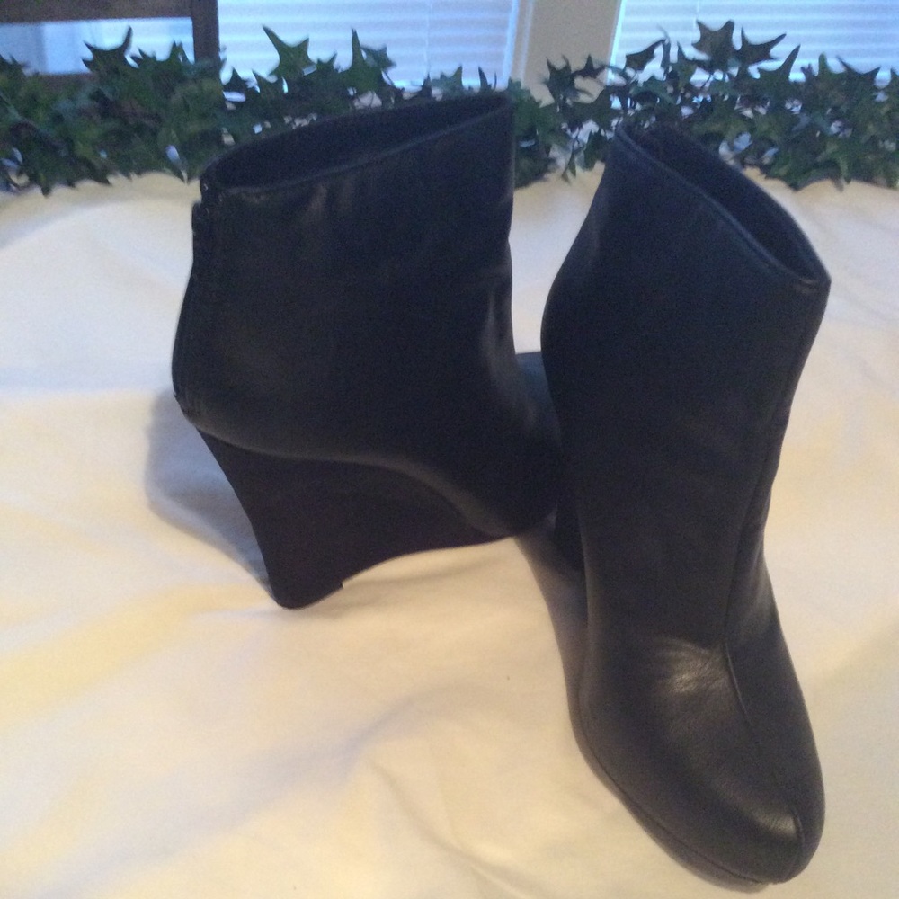 Ankle Boot - Picture 3 of 4
